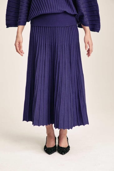 تنورة محبوكة بخصر مطاطي