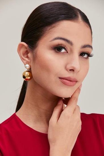 حلق متدلي بتصميم كروي