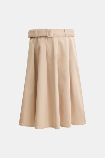 تنورة سادة بحزام