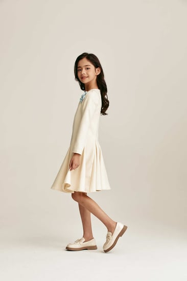 فستان مزين بفيونكات