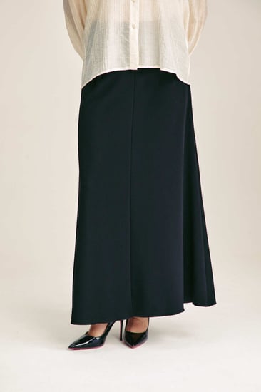 تنورة ماكسي بقصة واسعة