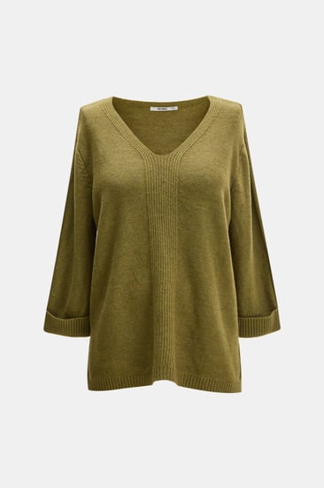 بلوزة محبوكة بقصة فضفاضة