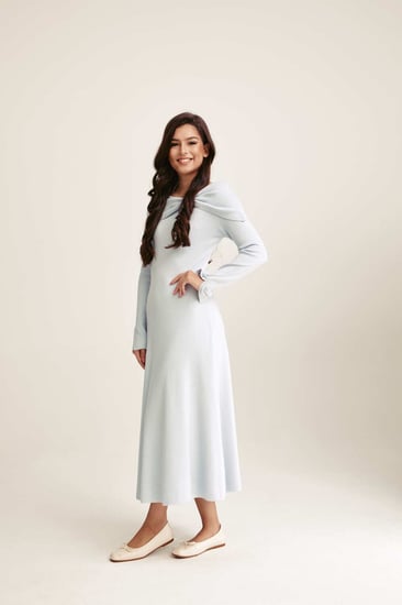 فستان بياقة مزينة بعقدة