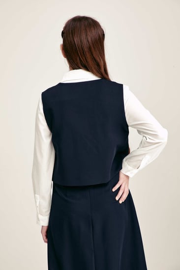 جاكيت مدرسي ثانوي سنبل – تصميم بلا أكمام لأناقة مريحة