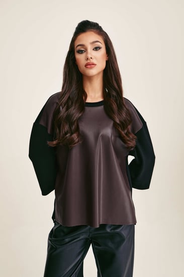 بلوزة بتفاصيل جلد