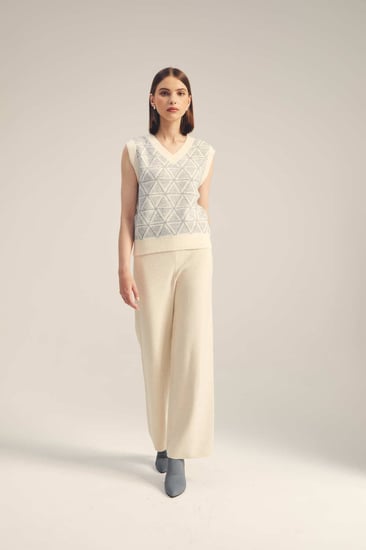 بلوزة بلا أكمـام بنقوش هندسية