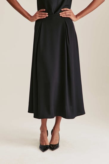 تنورة ميدي مزينة بكسرات