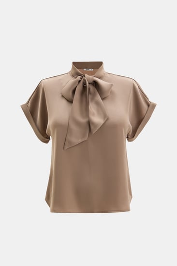 بلوزة بياقة بربطة