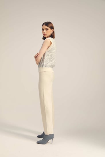 بلوزة بلا أكمـام بنقوش هندسية