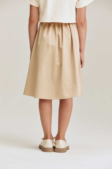 تنورة سادة بحزام