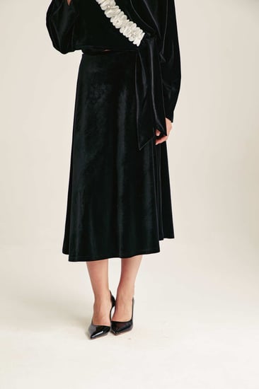 تنورة مخمل بقصة كلوش