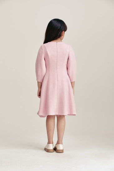 فستان تويد مزين بأزرار