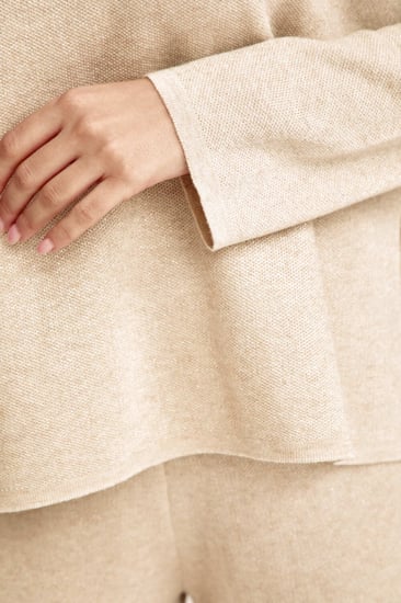 بلوزة محبوكة بشال