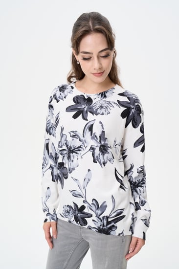 بلوزة موردة بقصة فضفاضة