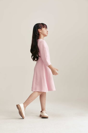 فستان تويد مزين بأزرار