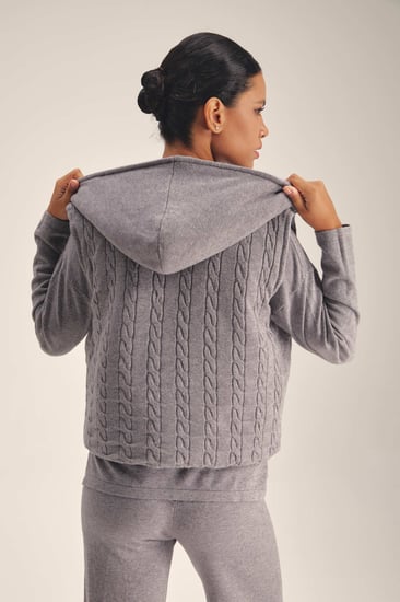 جاكيت محبوك بلا أكمام