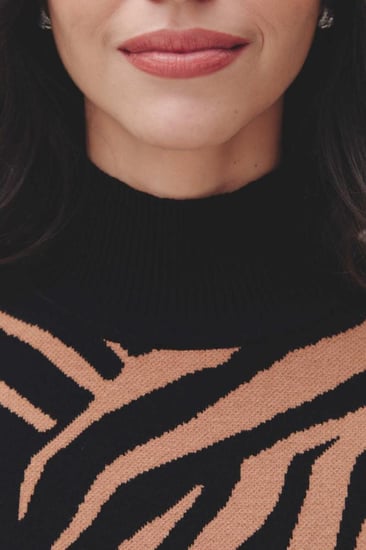 بلوزة محبوكة بنقشة زيبرا