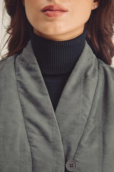 جاكيت مُبطن بأكمام قصيرة