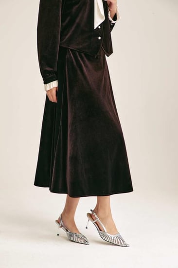 تنورة مخمل بقصة كلوش