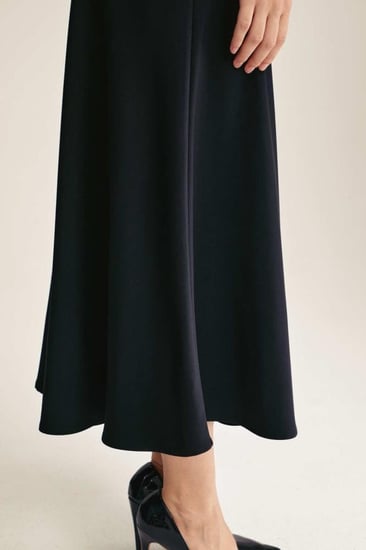 تنورة ميدي بقصة كلوش