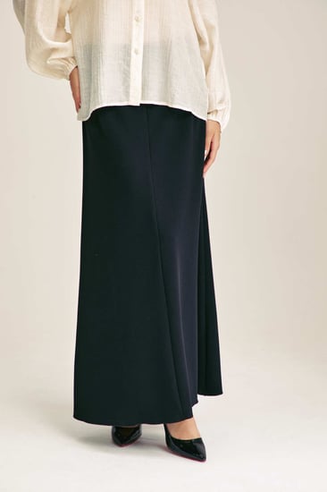 تنورة ماكسي بقصة واسعة