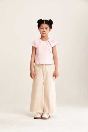 بلوزة بأكمام قصيرة بتفاصيل لامعة