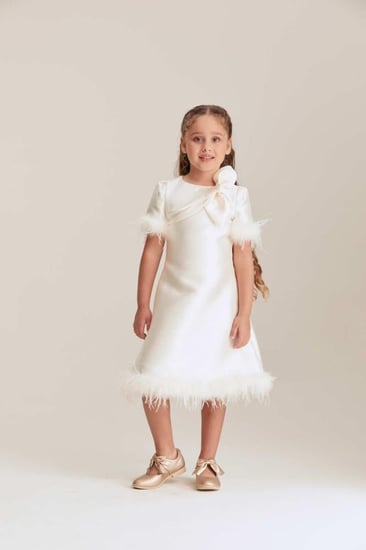 فستان مزين بالريش