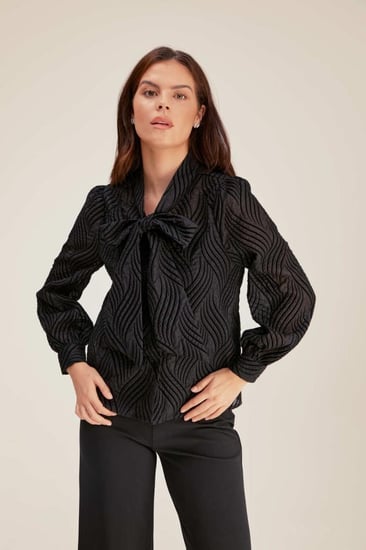 قميص بياقة بربطة