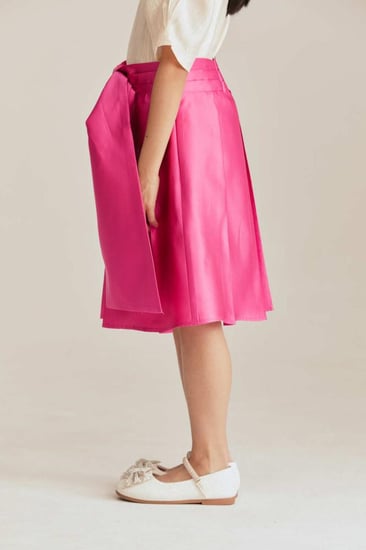 تنورة مزينة بفيونكة