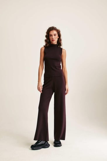 بنطلون محبوك بأرجل واسعة