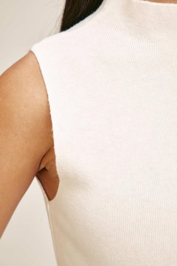 بلوزة محبوكة بلا أكمام