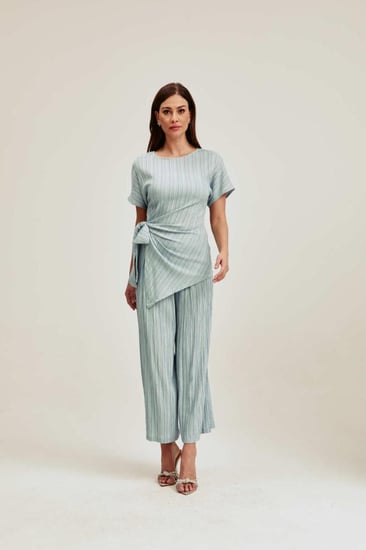 بنطلون بأرجل واسعة