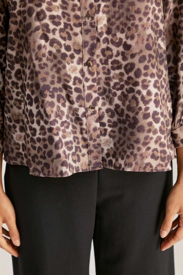 قميص بطبعة جلد النمر