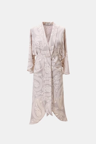 فستان مزين بنقشة بيزلي