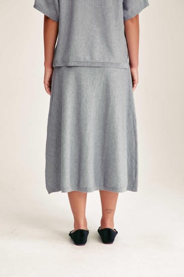 تنورة بقصة واسعة