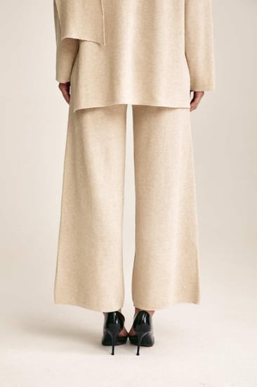 بنطلون سادة بأرجل واسعة