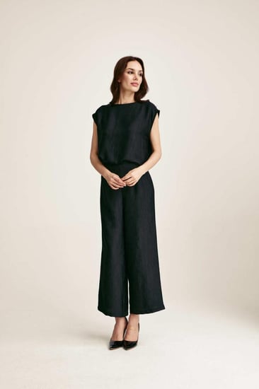 بلوزة واسعة بأكمام قصيرة