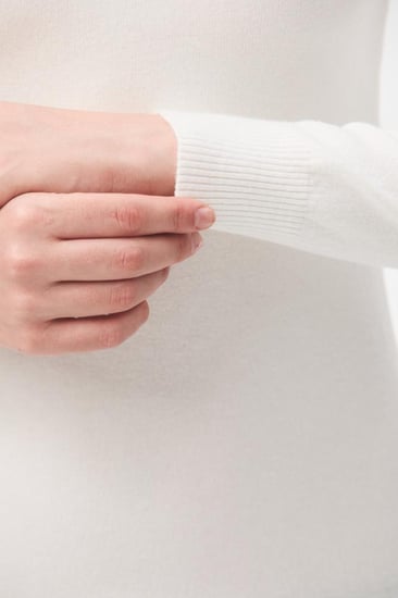 بلوزة بيسك بياقة عالية