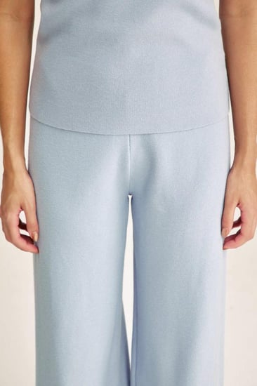 بلوزة محبوكة بلا أكمام