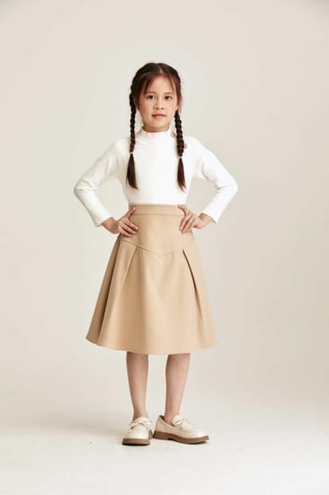 تنورة مزينة بكسرات