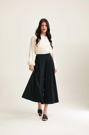 بنطلون ميدي بقصة واسعة