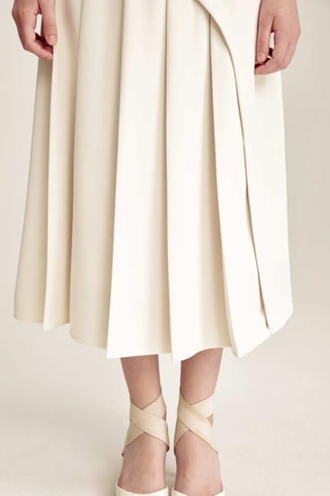 تنورة بطبقتين وكسرات