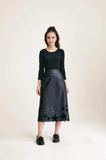 تنورة جلد مزينة بنجوم