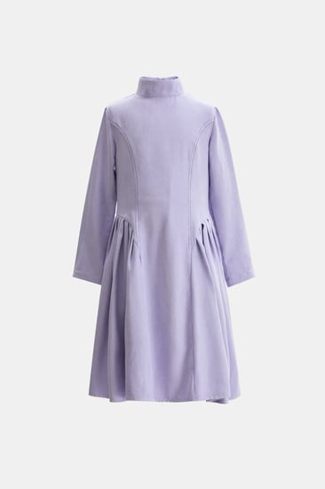 فستان بكسرات جانبية