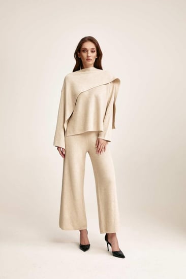 بنطلون سادة بأرجل واسعة