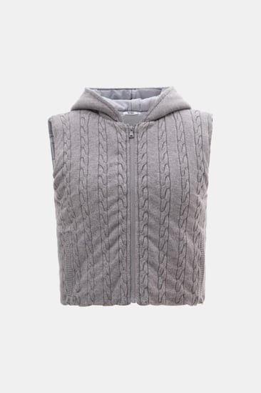 جاكيت محبوك بلا أكمام