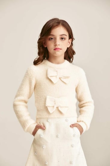 بلوزة محبوكة مزينة بفيونكة