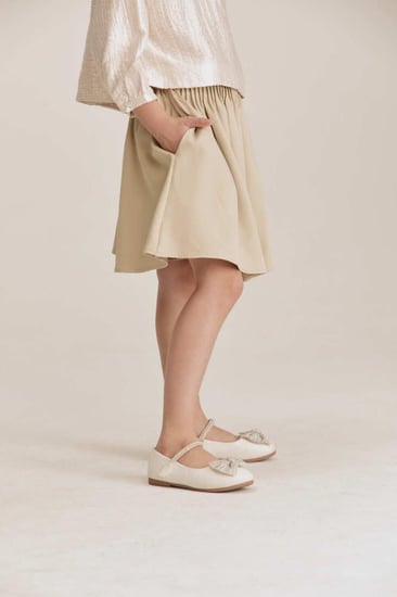 تنورة بخصر مطاطي