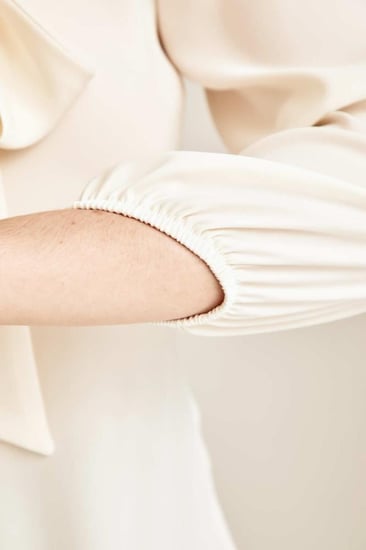 بلوزة بياقة بربطة