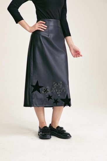 تنورة جلد مزينة بنجوم